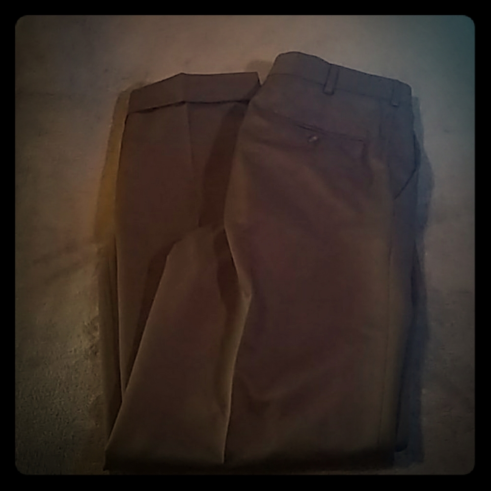 VanHeusen comfort fit green dress pants 32/34